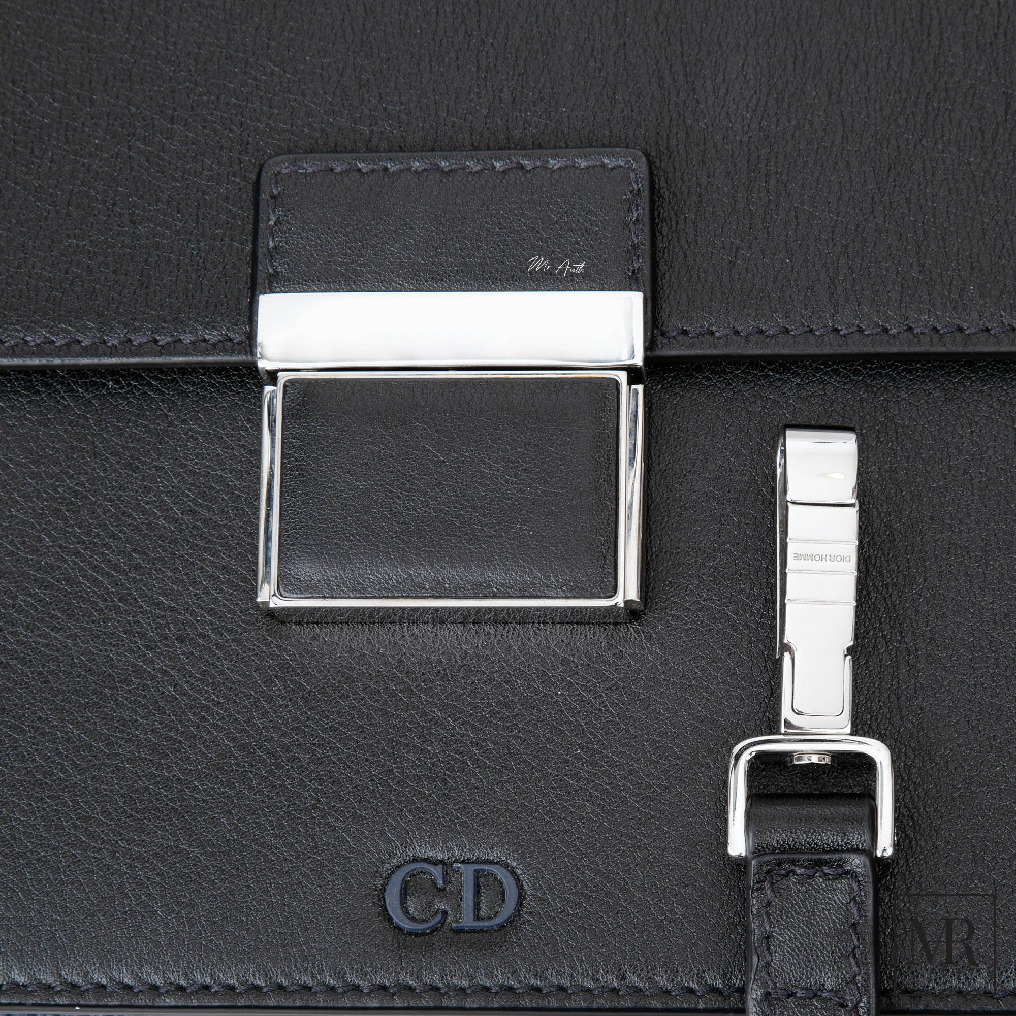 Túi Dior Pouch.