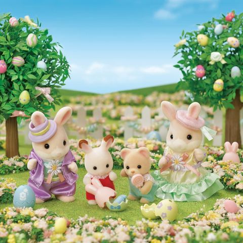  Đồ chơi búp bê Calico Critters Easter Celebration Set, Limited Edition Dollhouse Playset with 2 Collectible Figures and Accessories 