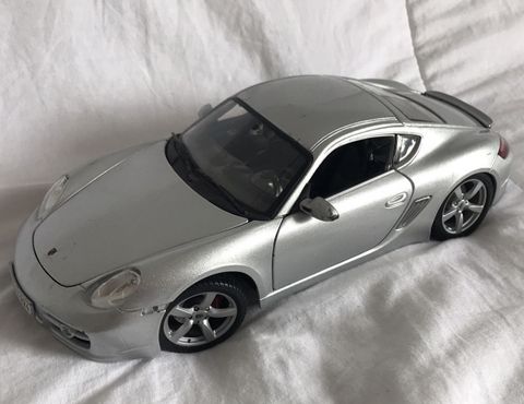  Xe mô hình Porsche Cayman S tỉ lệ 1:18 