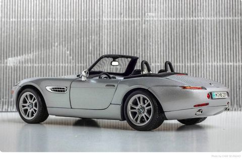  Xe mô hình tỉ lệ 1:18 BMW Z8 