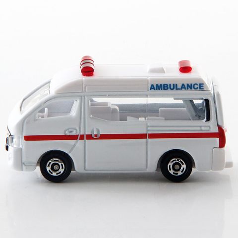  Tomica 18 - Nissan NV350 Caravan Ambulance 