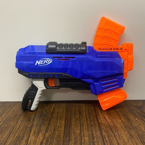  Đồ chơi súng NERF Rukkus Ics-8 N-strike Elite E2654 bao gồm 8 phi tiêu 