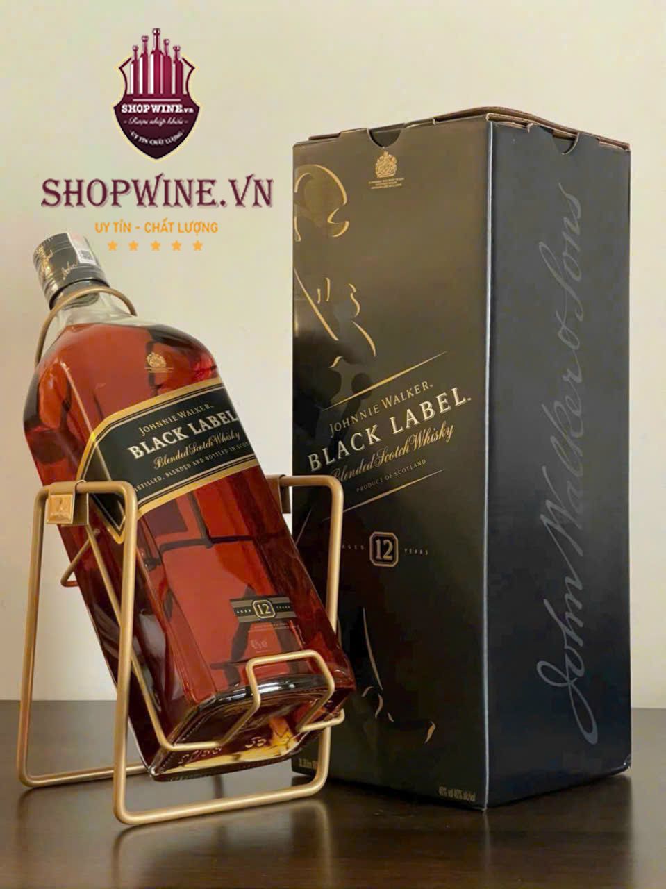 Rượu john walker Black label 3 Lít kèm kệ