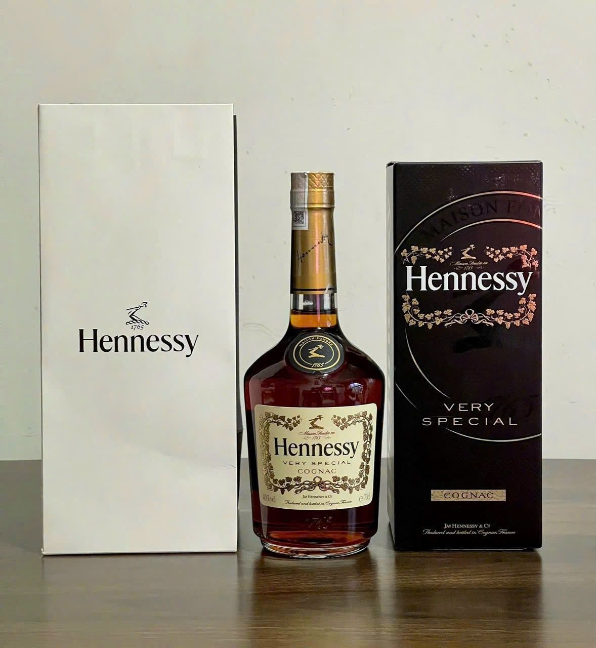 Rượu Hennessy VS 700ml