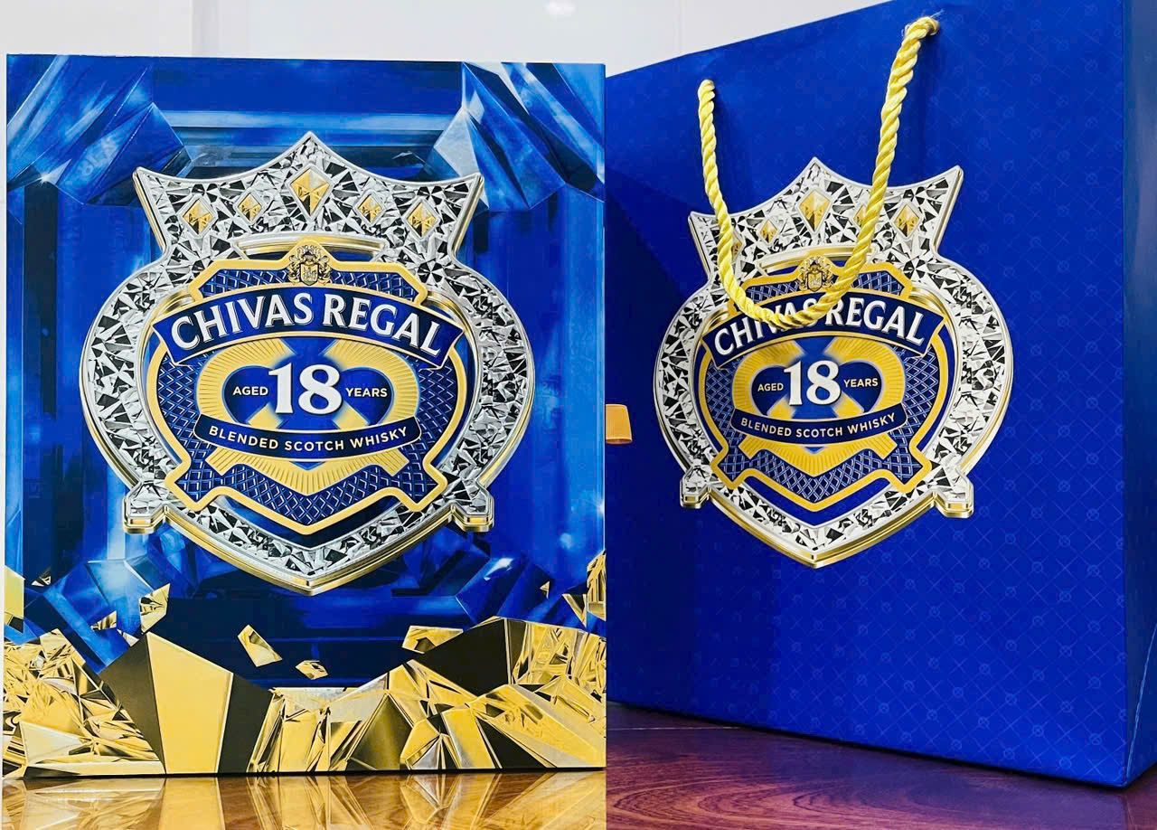 RƯỢU CHIVAS 18 NĂM HỘP QUÀ TẾT 2025