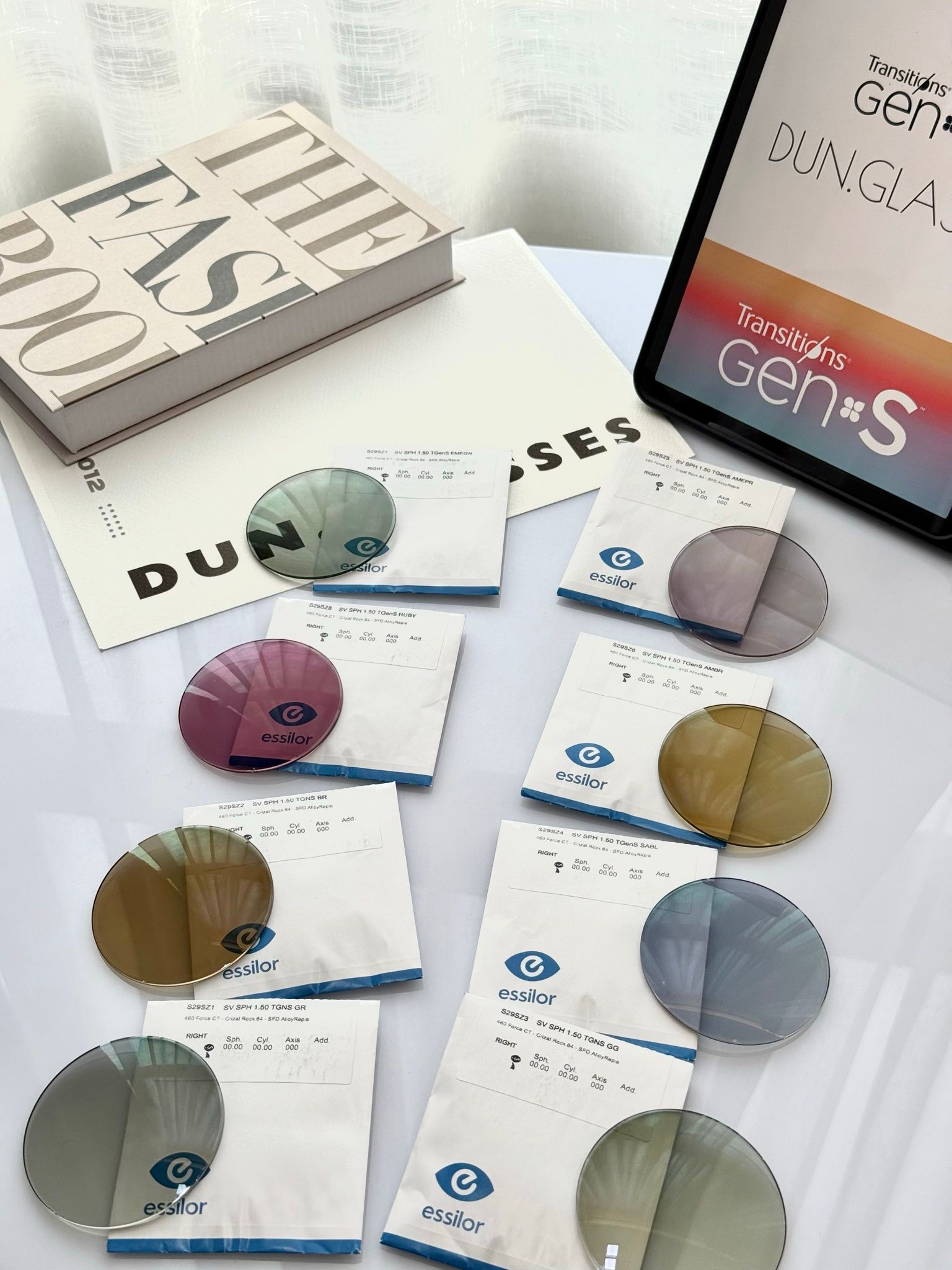 Tròng đổi màu Transitions Gen S - Essilor