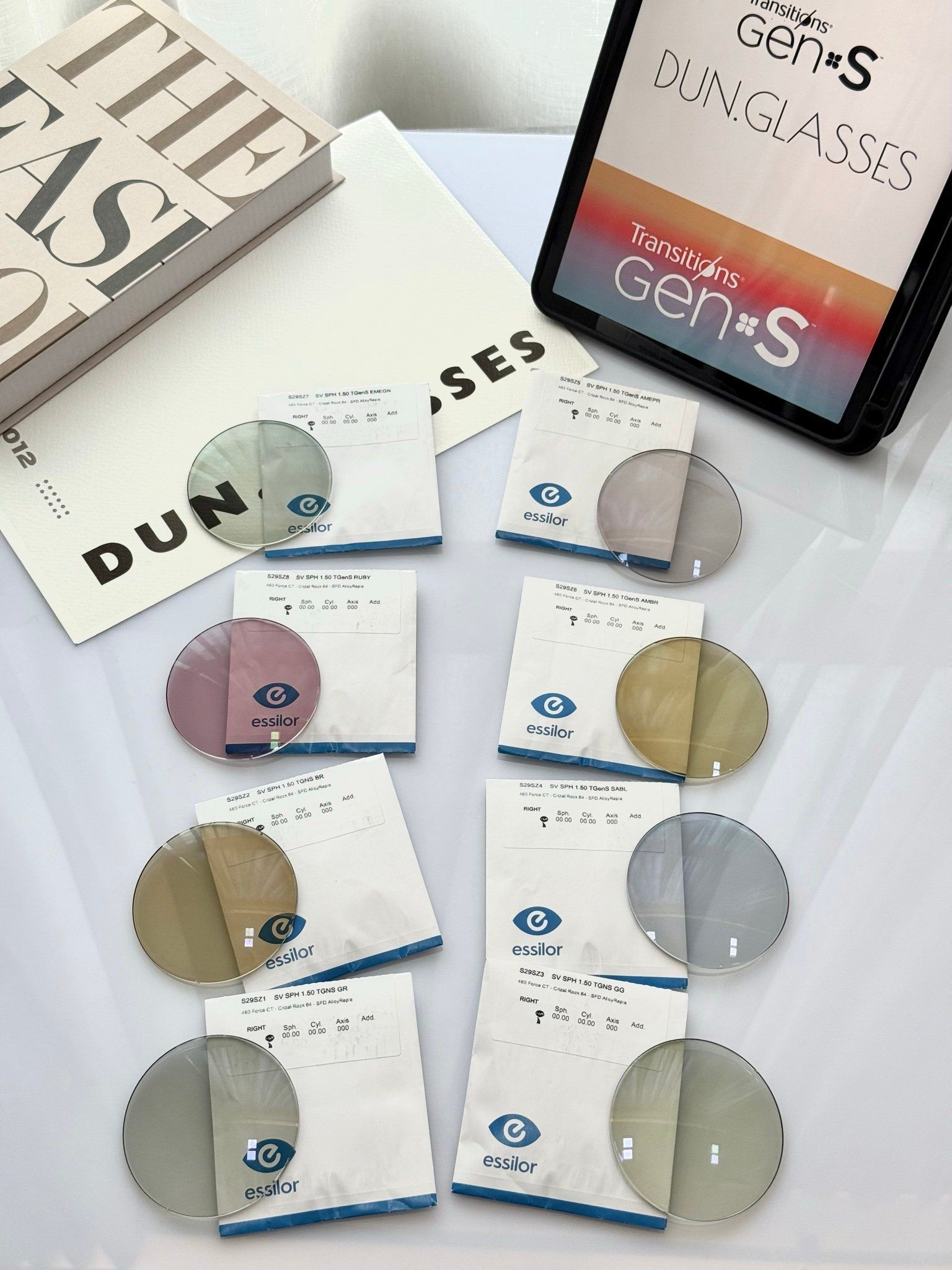Tròng đổi màu Transitions Gen S - Essilor