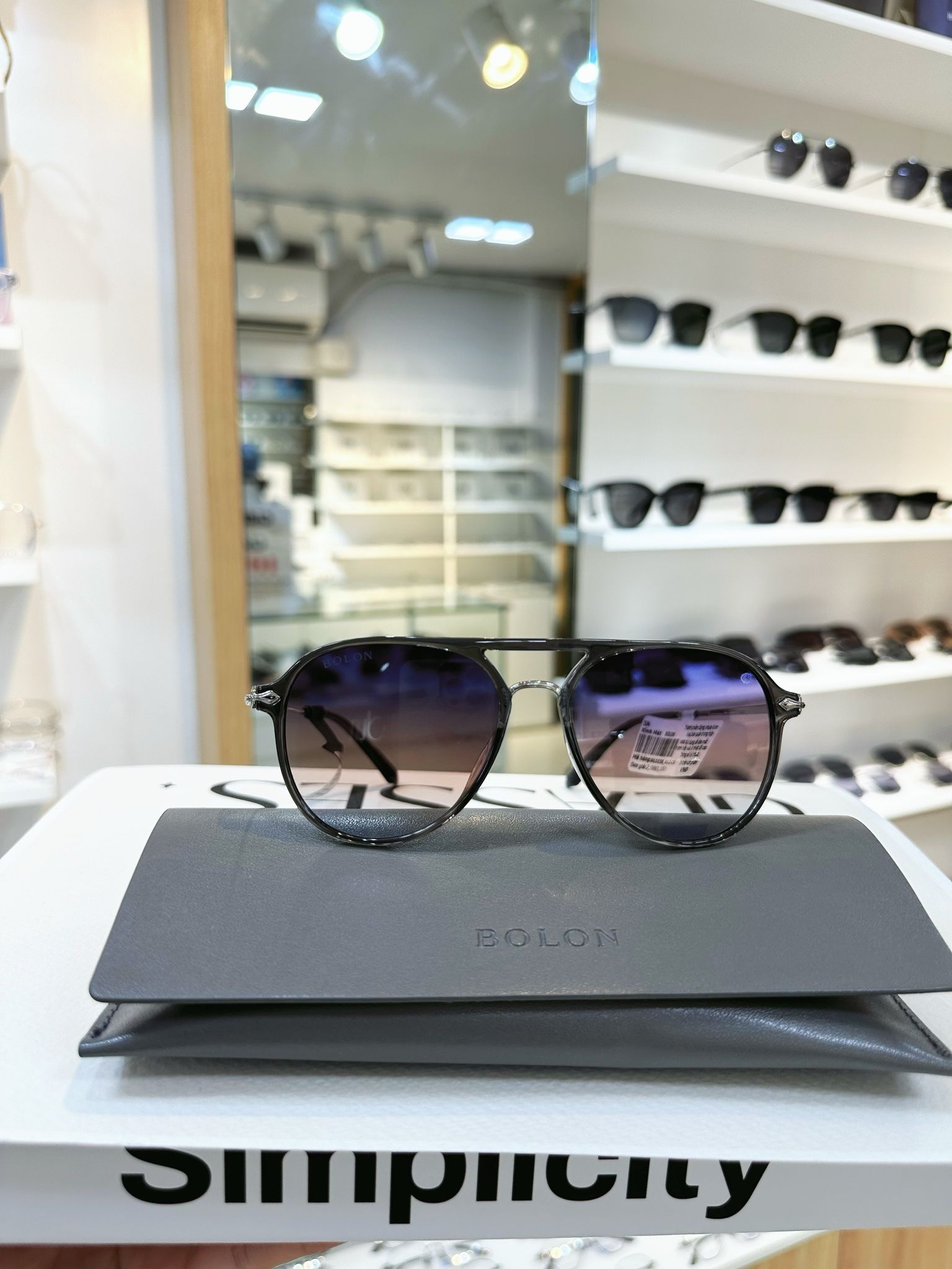 Kính mát Bolon BL5038_A12