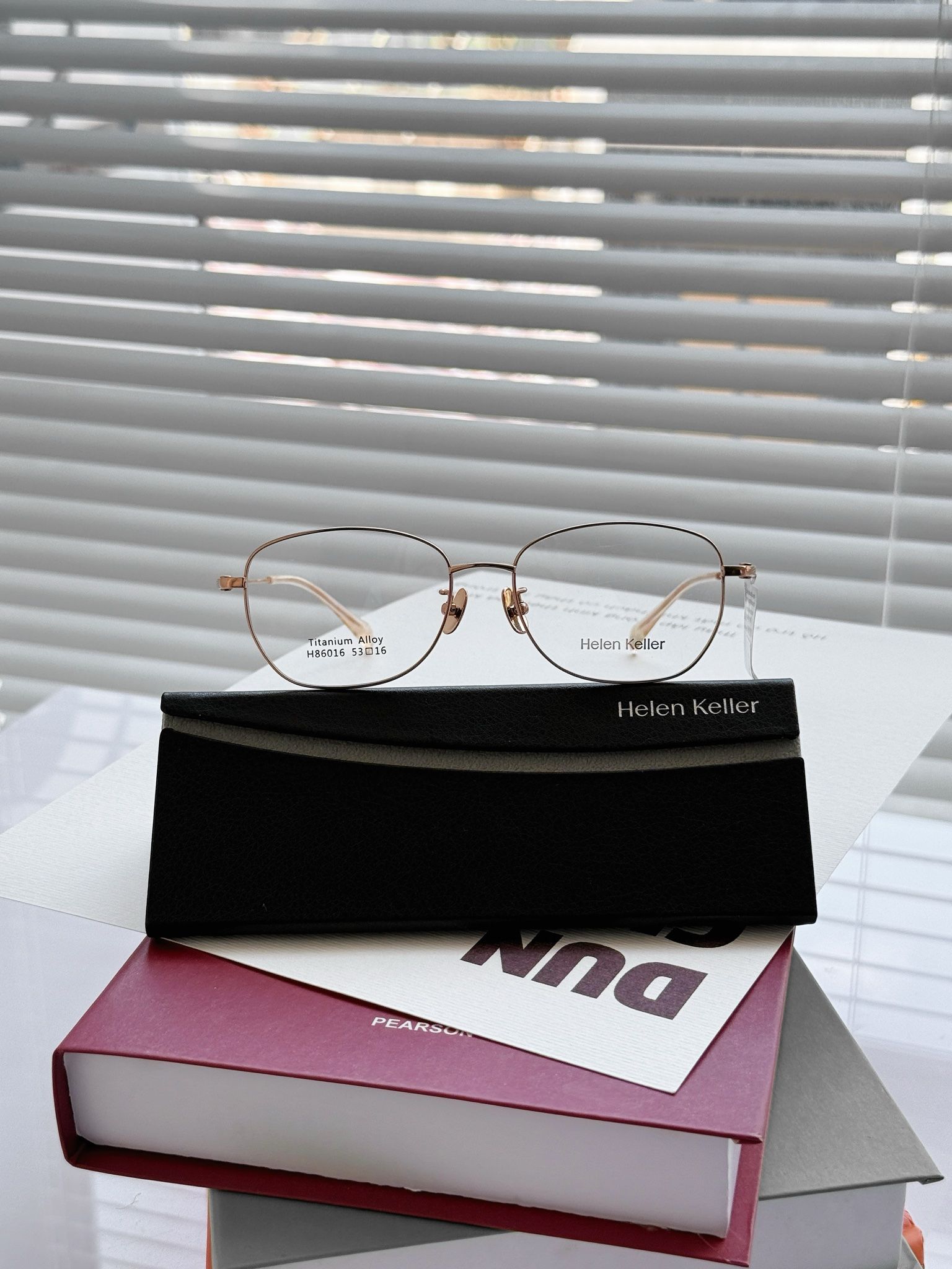 Mắt kính titanium Helen Keller H86016