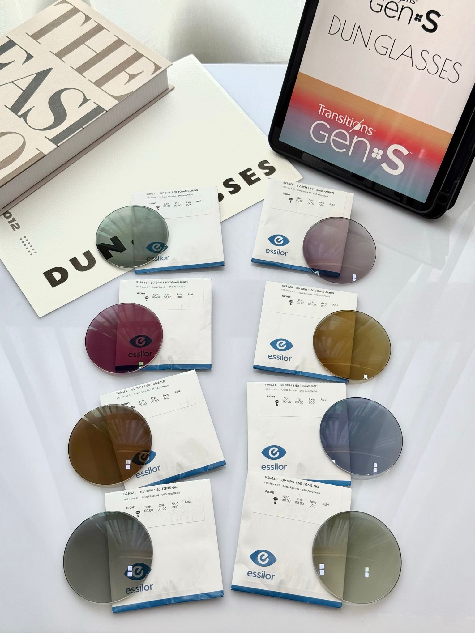 Tròng đổi màu Transitions Gen S - Essilor