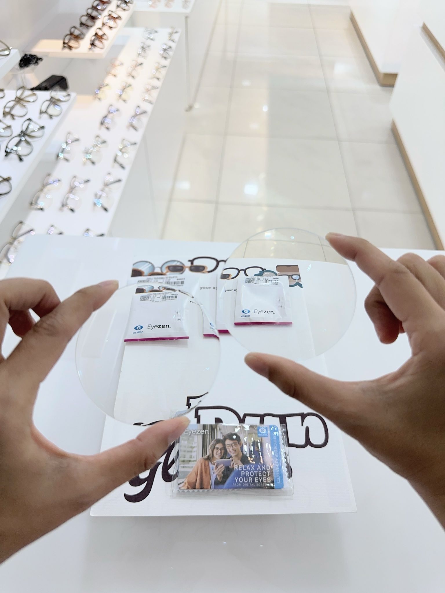 Tròng Eyezen Start Stock - Essilor. Tròng kính giảm mỏi mắt kỹ thuật số