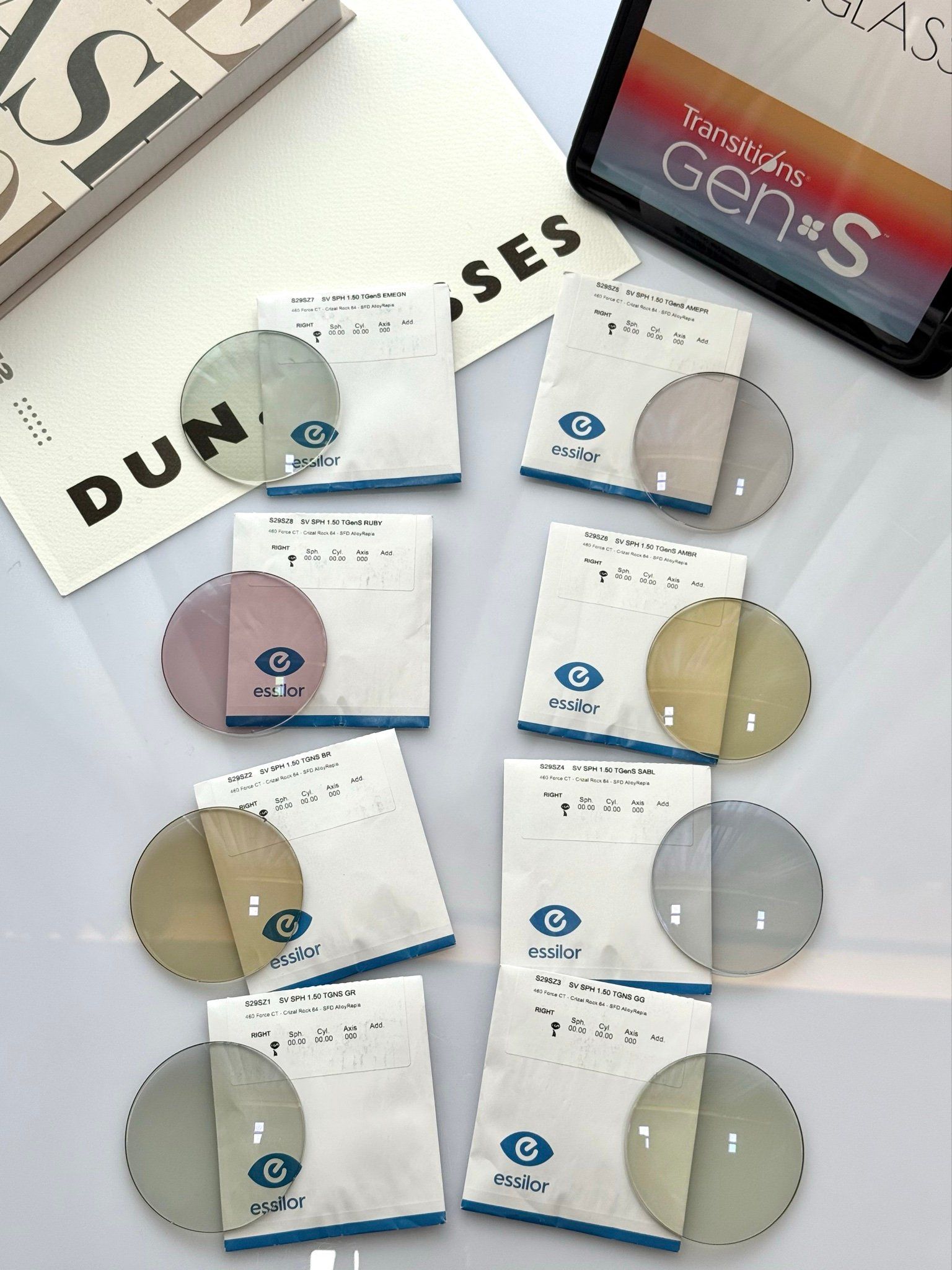 Tròng đổi màu Transitions Gen S - Essilor