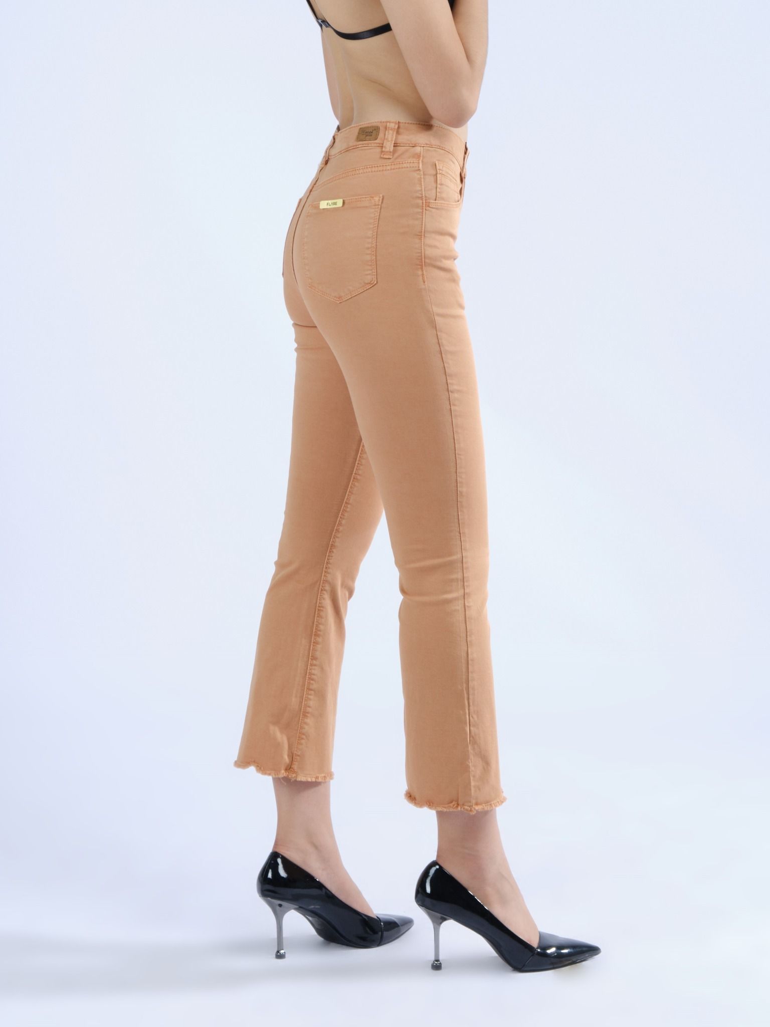 Quần nữ lửng khaki 24