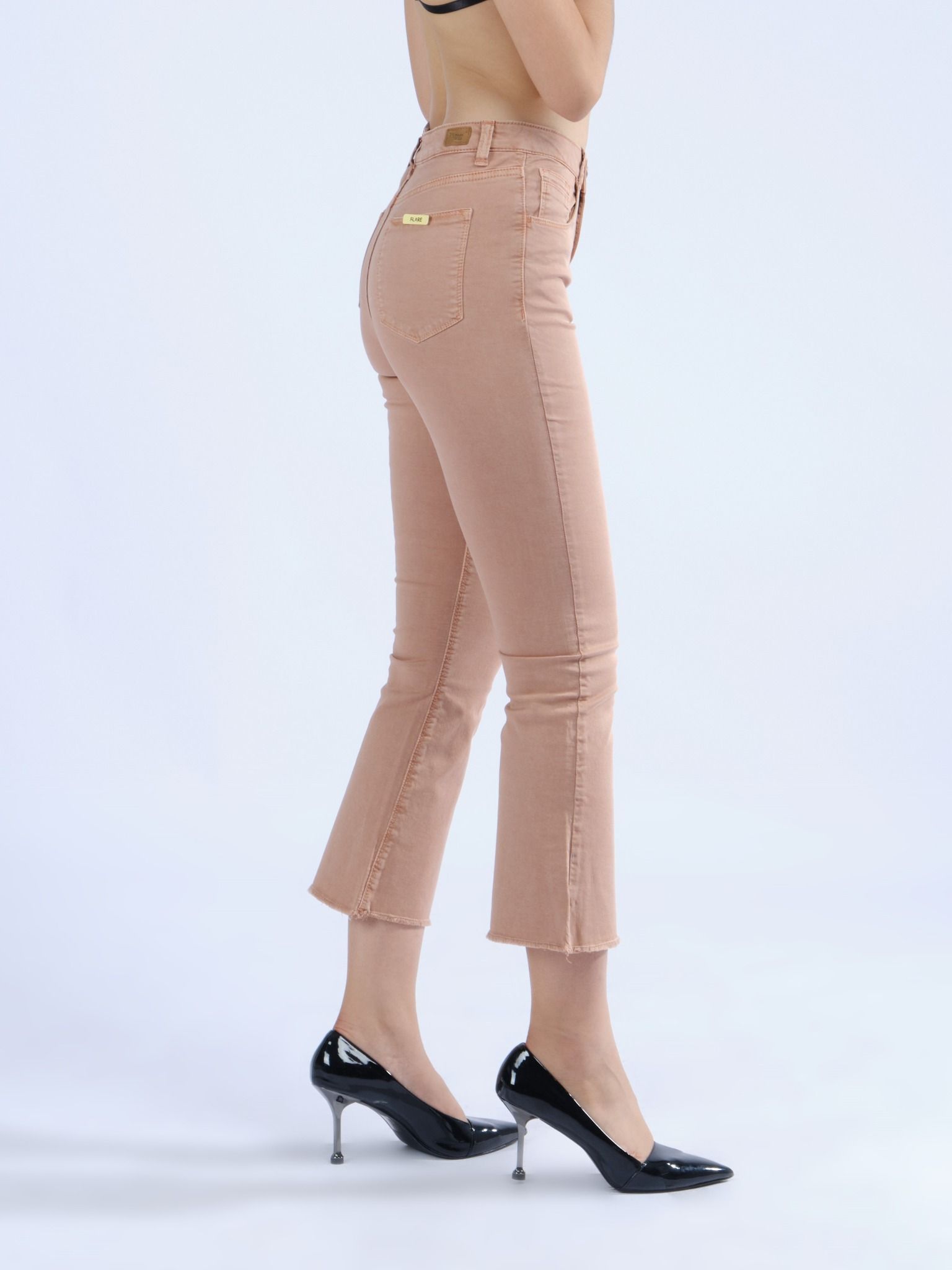 Quần nữ lửng khaki 24