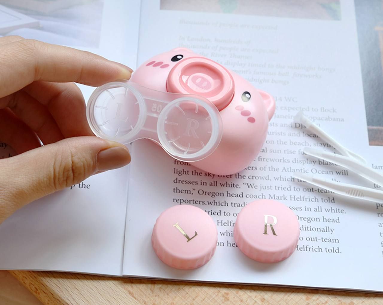 Lens luxury DOLL EYES - BOX heo hồng
