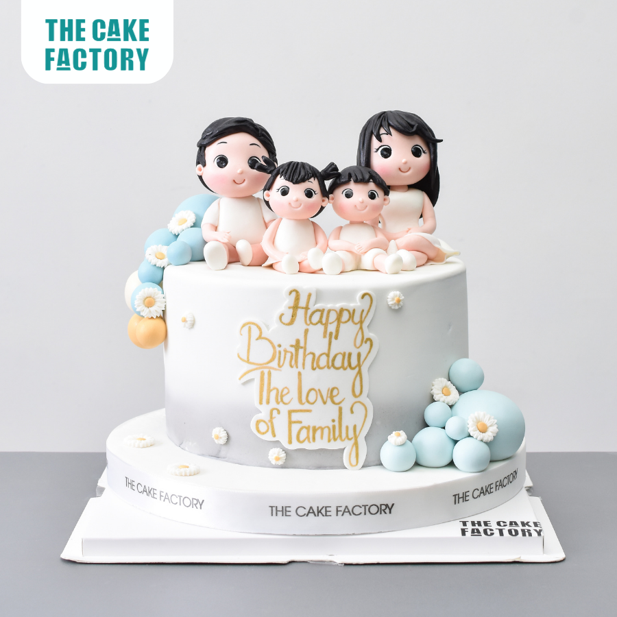  Bánh fondant gia đình nền hoa cúc nhẹ nhàng 