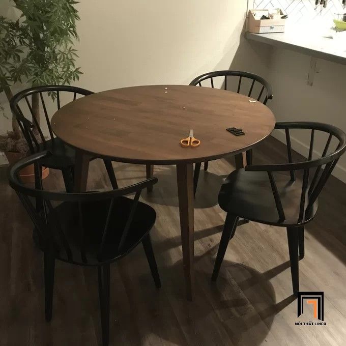 Bộ bàn ăn tròn gỗ nhỏ xinh xắn 42-KH4-G35-B93 4 ghế ngồi