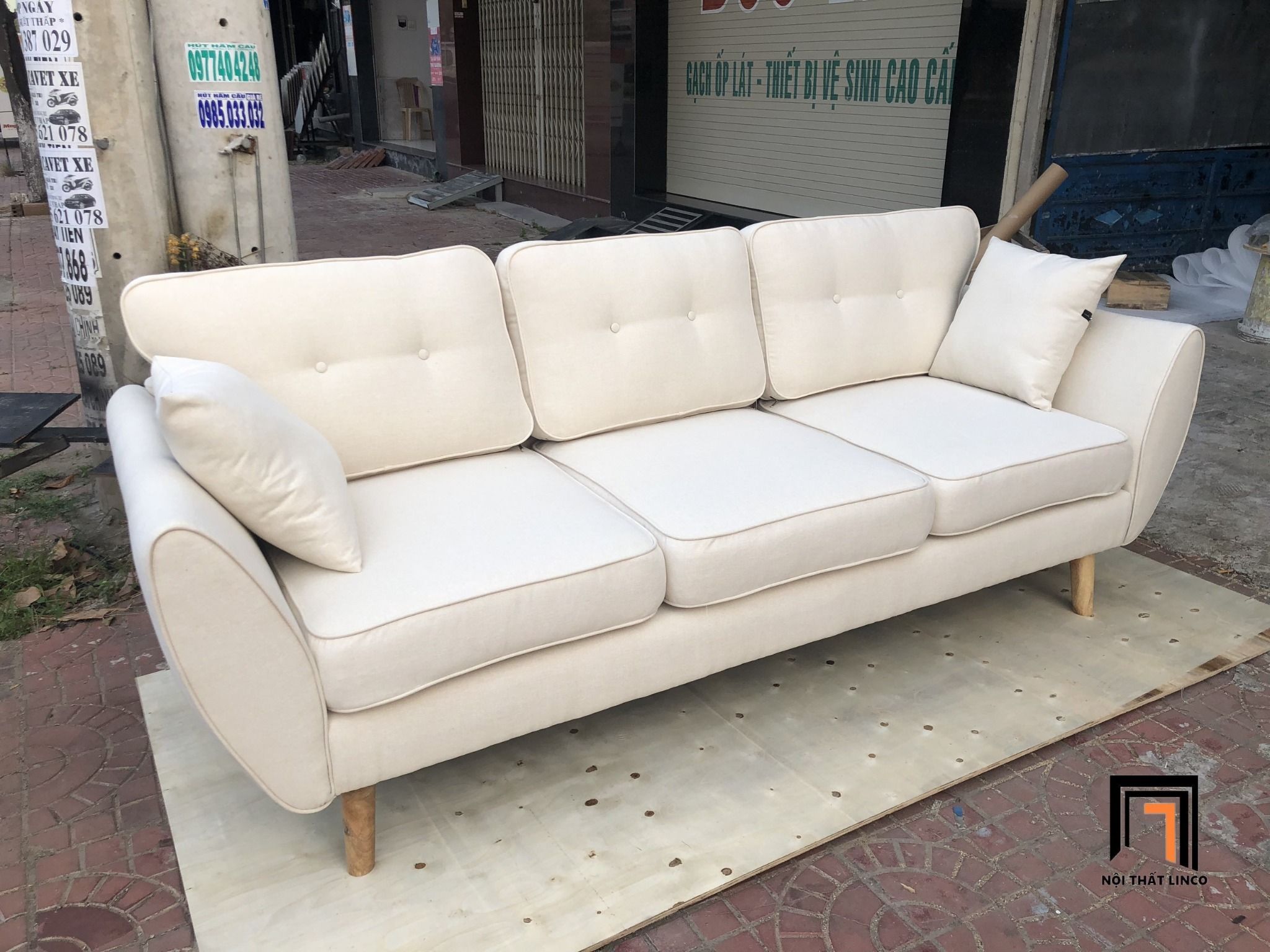 Sofa băng hiện đại màu kem BT62 Dropy dài 2m2 3 nệm ngồi
