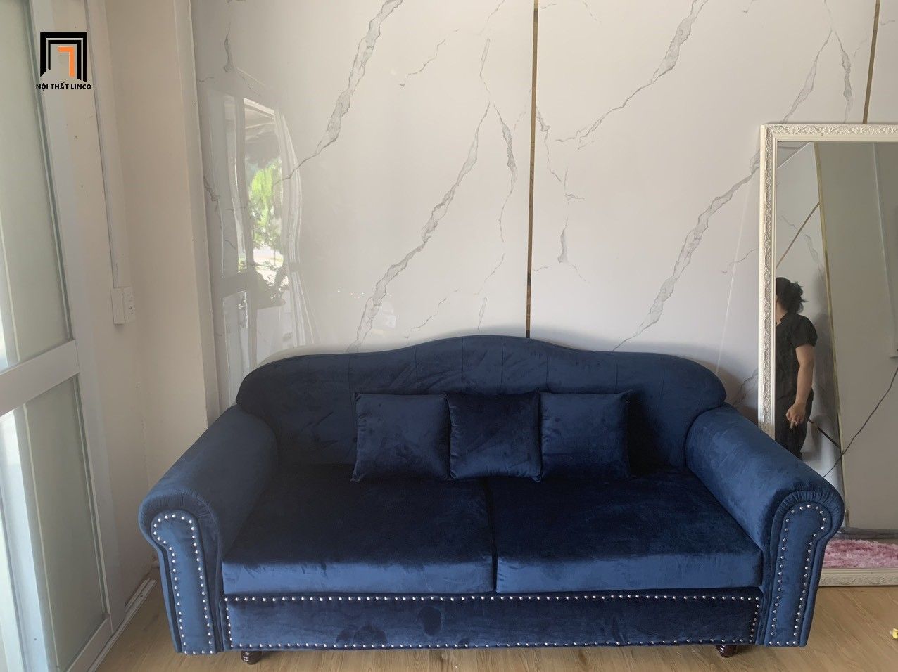 Ghế sofa băng đỏ đô cho cửa hàng BT162 Quena 2m đỏ đô