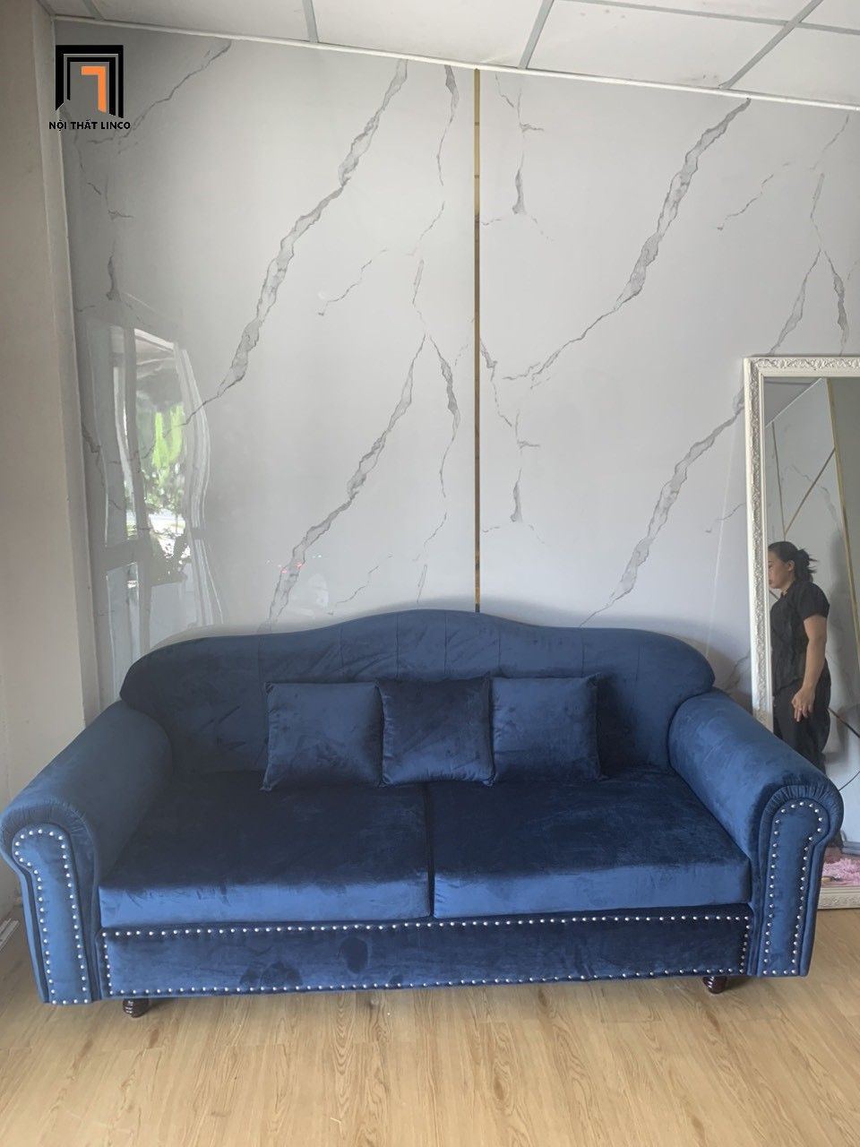 Ghế sofa băng đỏ đô cho cửa hàng BT162 Quena 2m đỏ đô