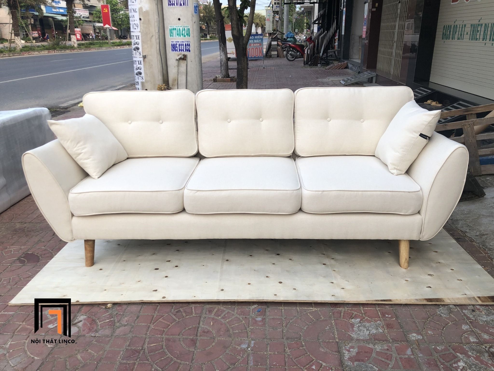 Sofa băng hiện đại màu kem BT62 Dropy dài 2m2 3 nệm ngồi