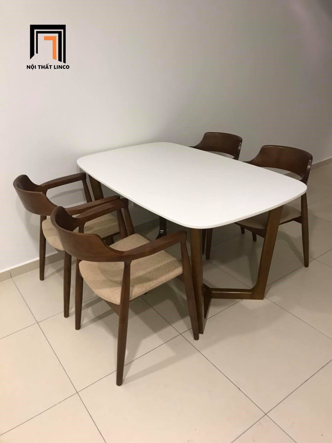 Bàn ăn 4 ghế ngồi 20-KH4-G32-B92 bàn sơn trắng cho chung cư