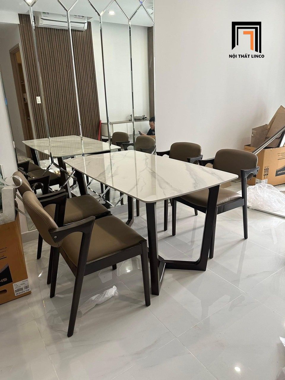 Set bàn ăn gia đình 4 chỗ ngồi 38-KH4-G43-B92 nệm da Pu