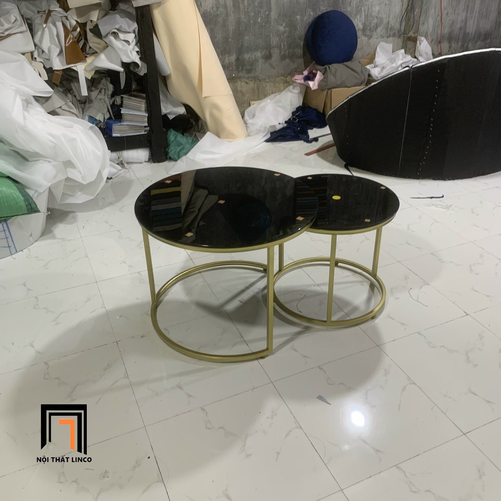 Cặp bàn sofa phòng khách kính đen BTPK8 Funda khung vàng