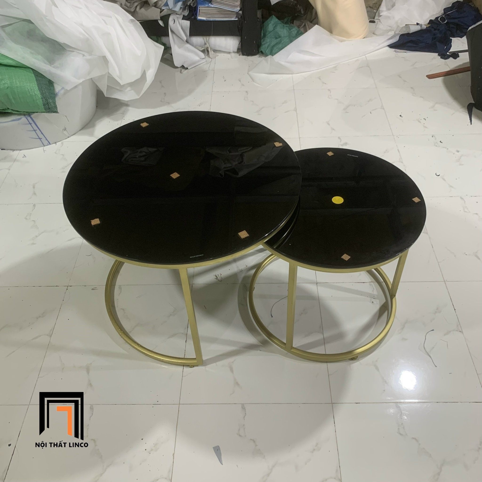 Cặp bàn sofa phòng khách kính đen BTPK8 Funda khung vàng