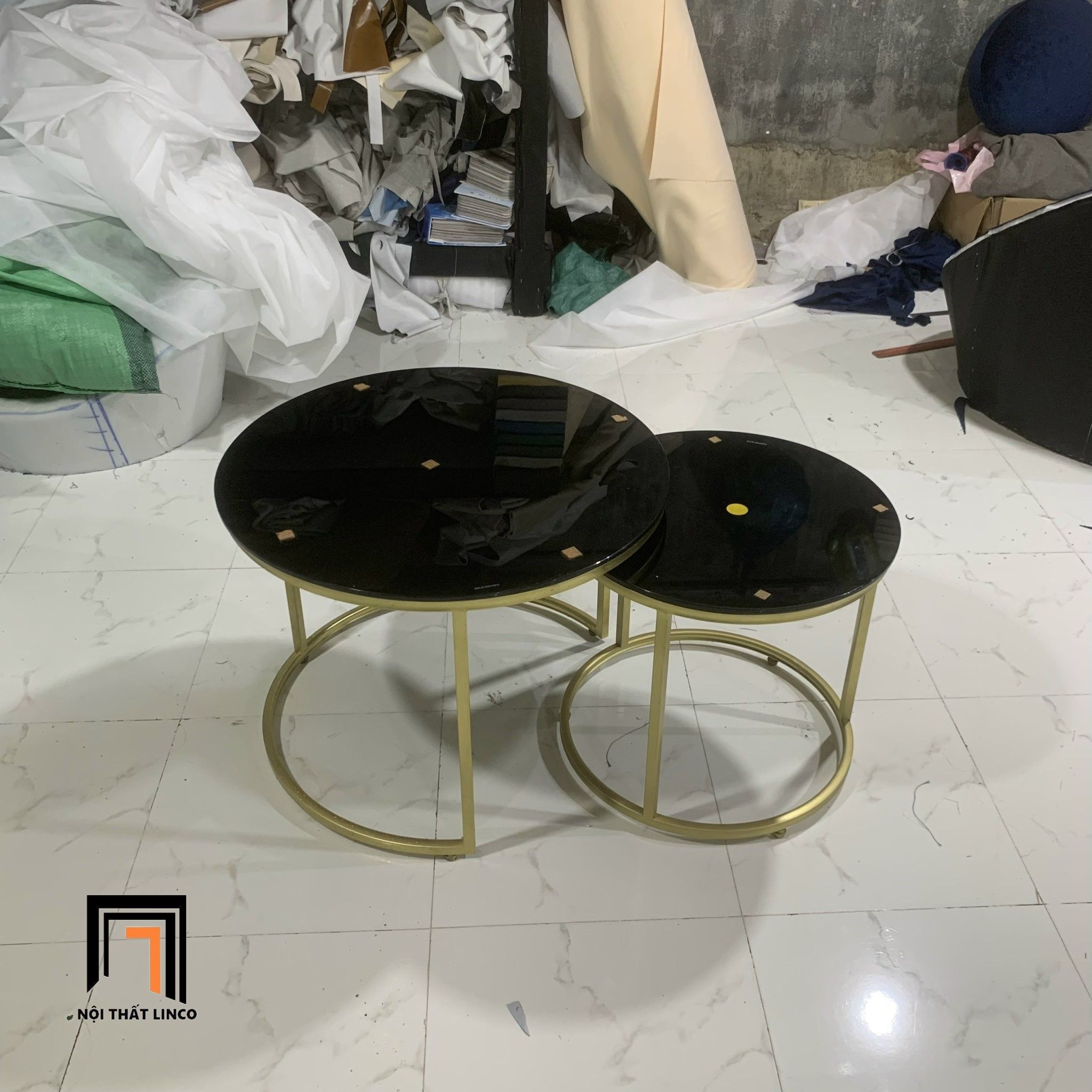 Cặp bàn sofa phòng khách kính đen BTPK8 Funda khung vàng