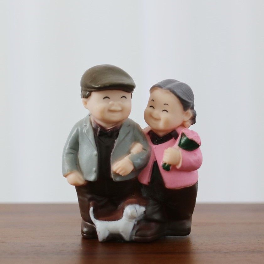 Tượng Ông Bà Dắt Chó (Nhựa) (PKT-999-158)
