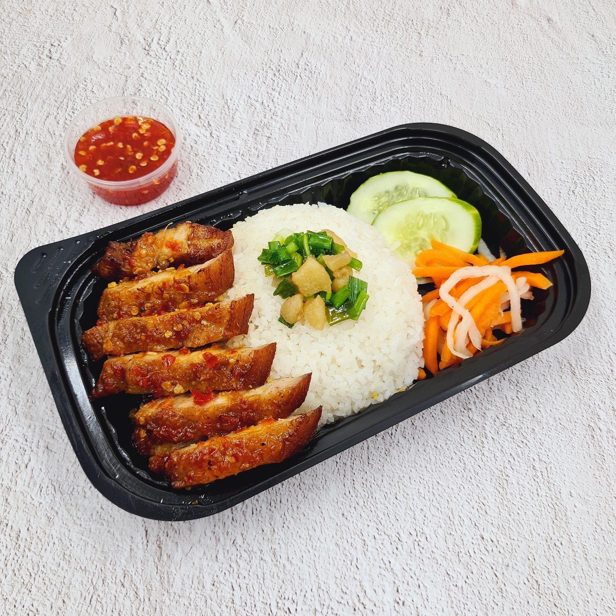 Cơm Ba Rọi Rút Sườn Xốt Chua Cay