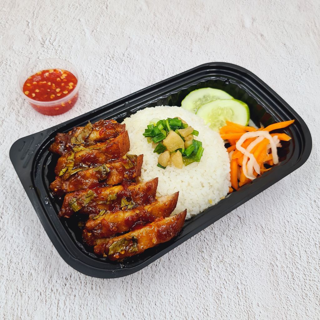 Cơm Ba Rọi Rút Sườn Xốt Thái
