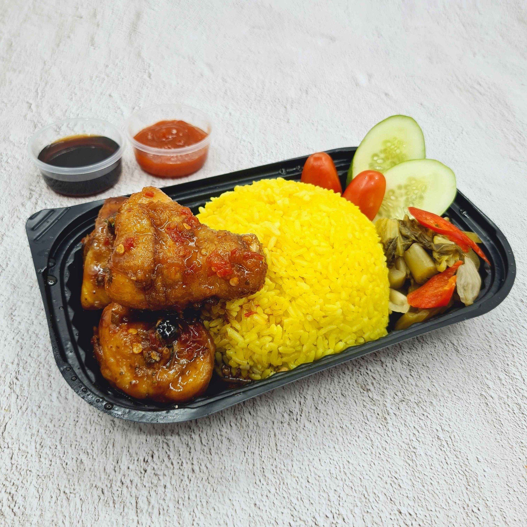 Cơm Gà Xốt Chua Cay (Gà Chặt)