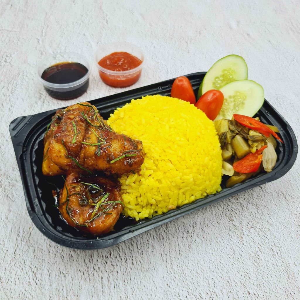 Cơm Gà Xốt Lá Chanh (Gà Chặt)