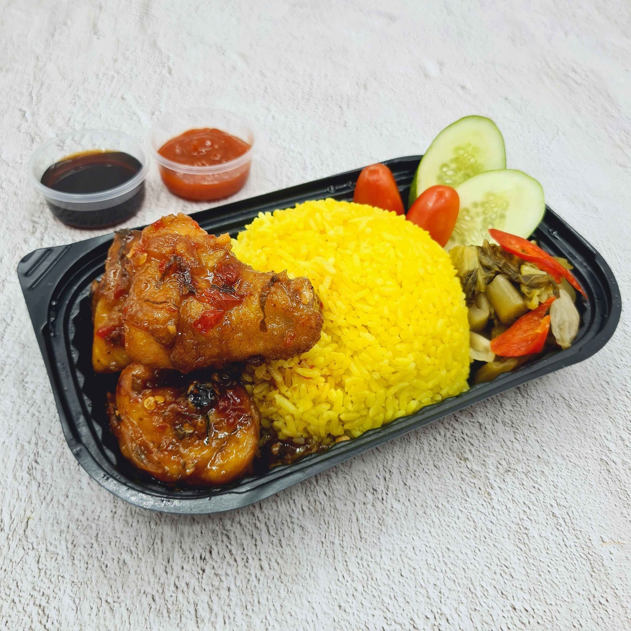 Cơm Gà Xốt Thái (Gà Chặt)