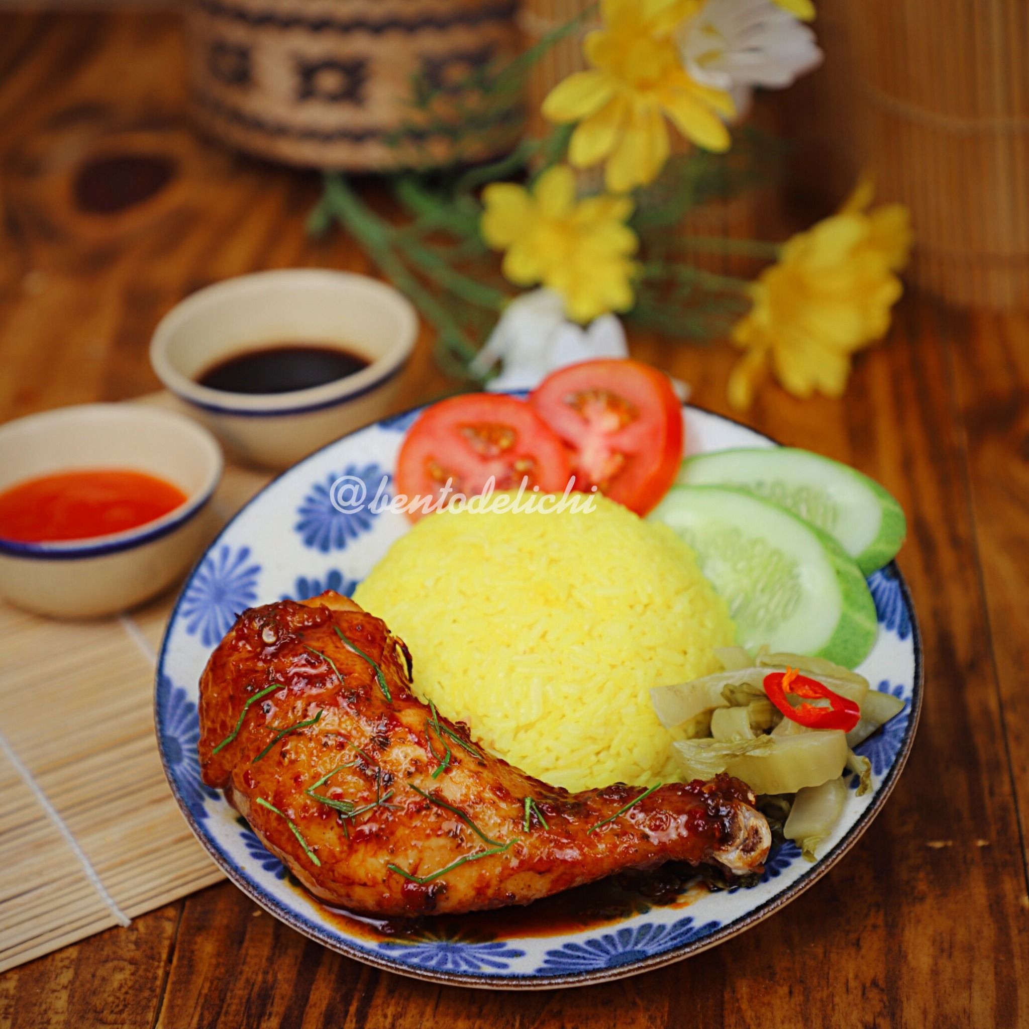 Cơm Gà Xốt Lá Chanh (Đùi Tỏi/Má Đùi)