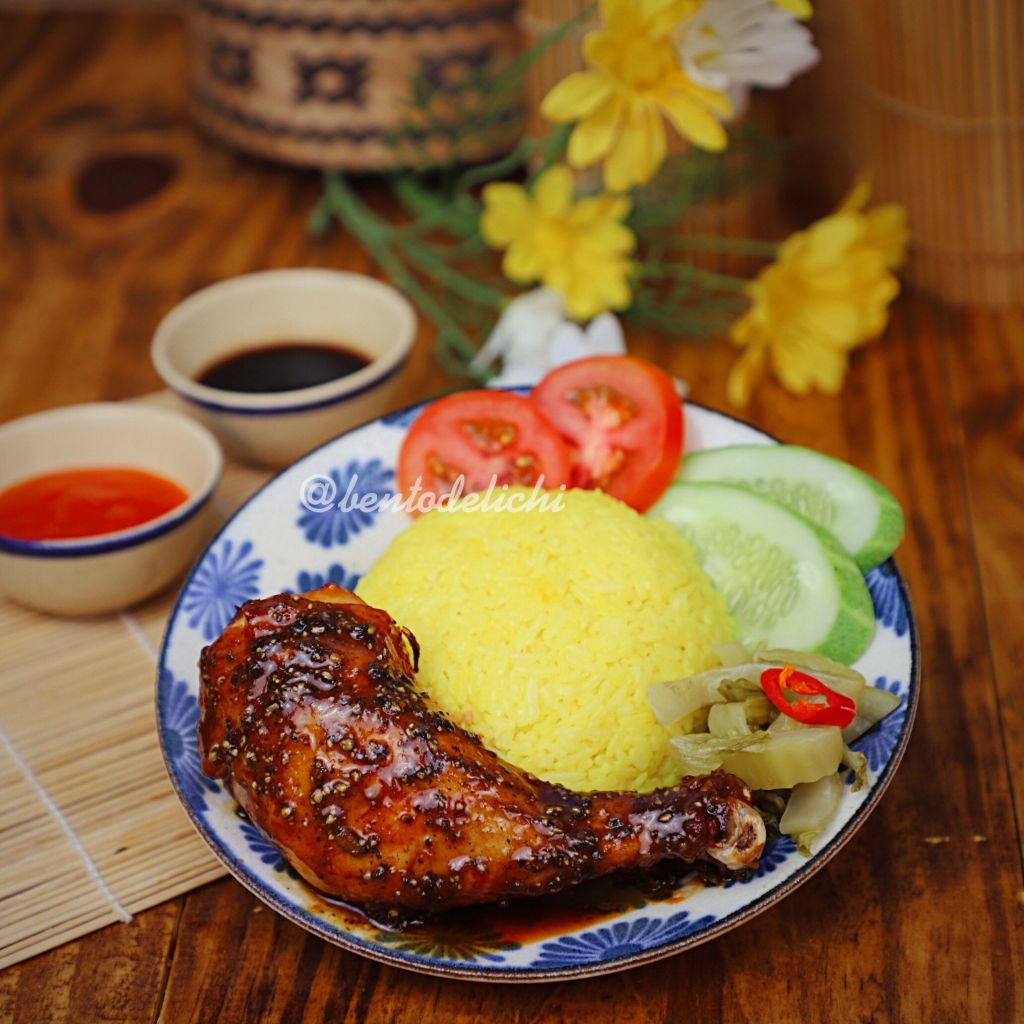 Cơm Gà Xốt Tiêu Đen (Đùi Tỏi/Má Đùi)