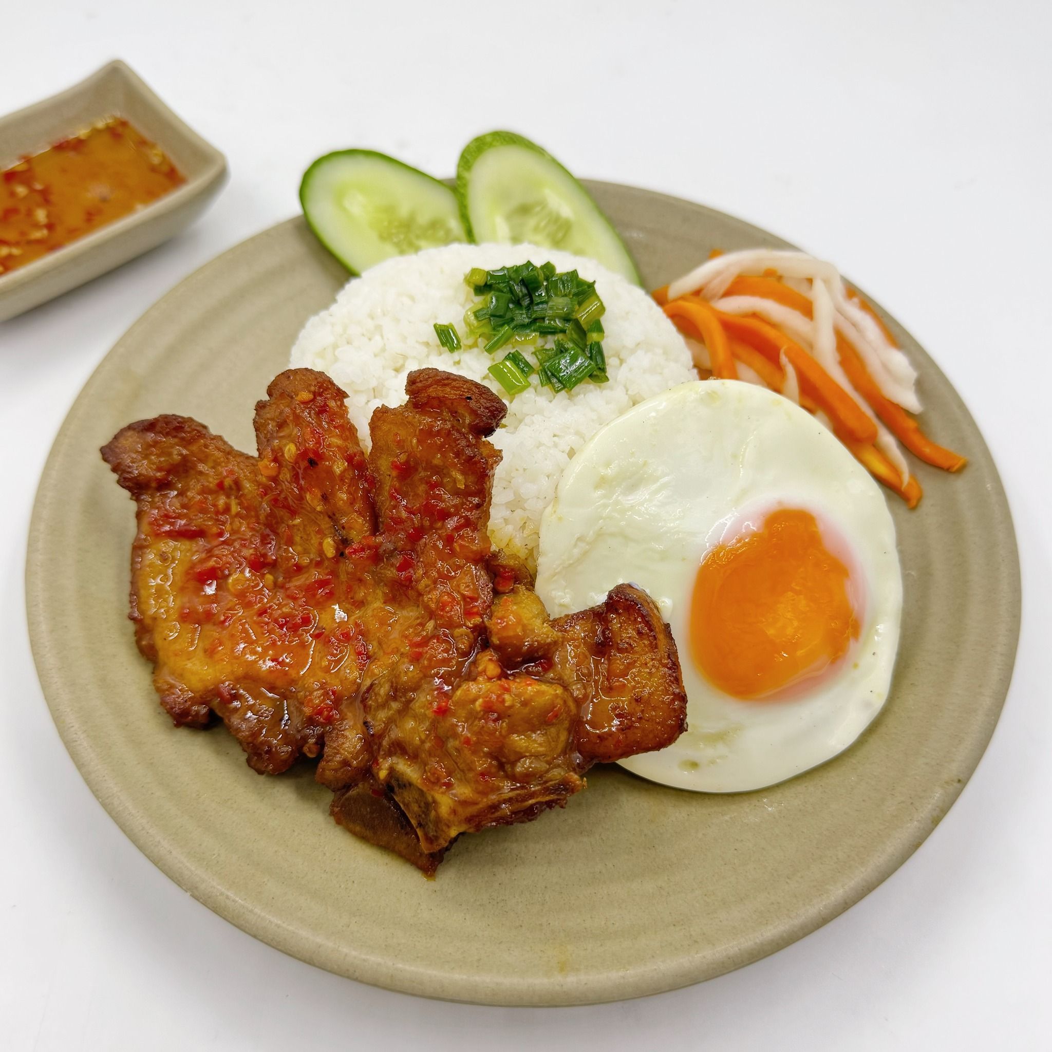 Cơm Sườn Ốp La