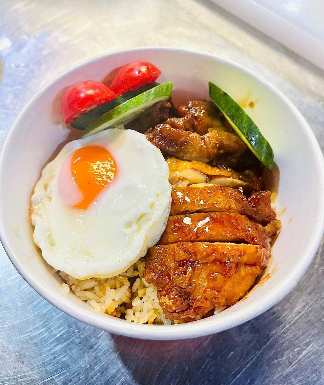 Cơm Thố Xá Xíu, Gà Xá Xíu và Trứng Ốp