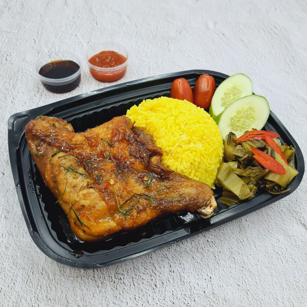 Cơm Gà Xốt Lá Chanh (Đùi Cánh Quạt)