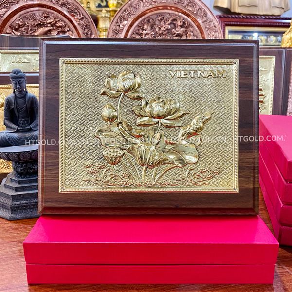 Quà tặng tranh hoa sen bằng đồng vàng cao cấp (Kích thước 20cm x 25cm)