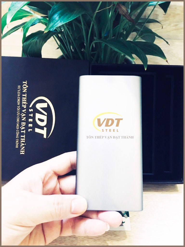 Bộ quà tặng Pin sạc & bút In logo VDT Steel
