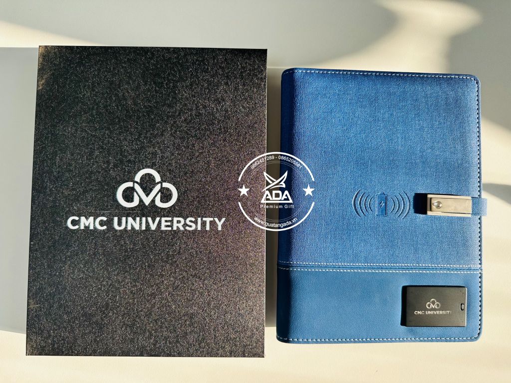 Sổ sạc đa năng cao cấp In logo - Đại Học CMC