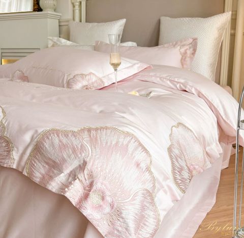 Chăn ga gối chất satin thêu hoa sang trọng