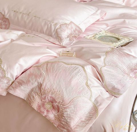 Chăn ga gối chất satin thêu hoa sang trọng
