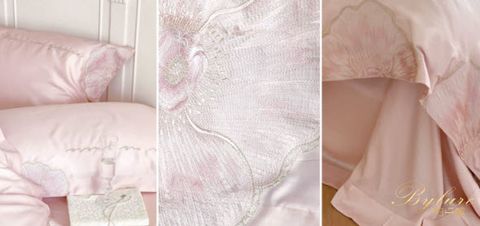 Chăn ga gối chất satin thêu hoa sang trọng