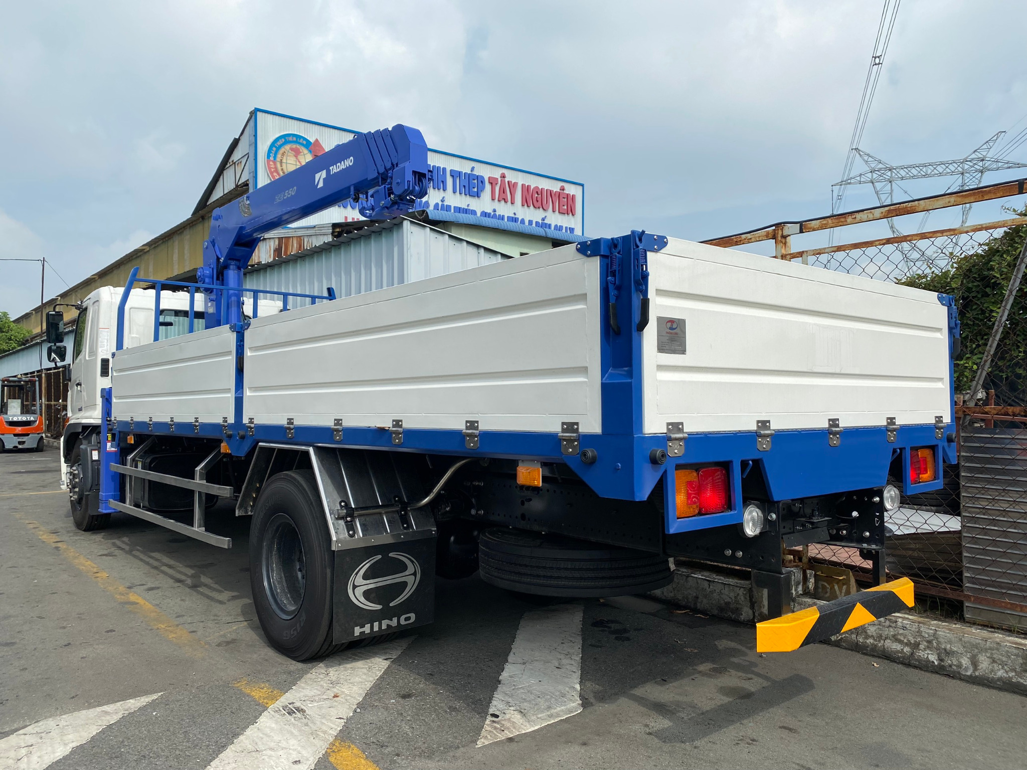 Xe tải cẩu Hino 8 tấn