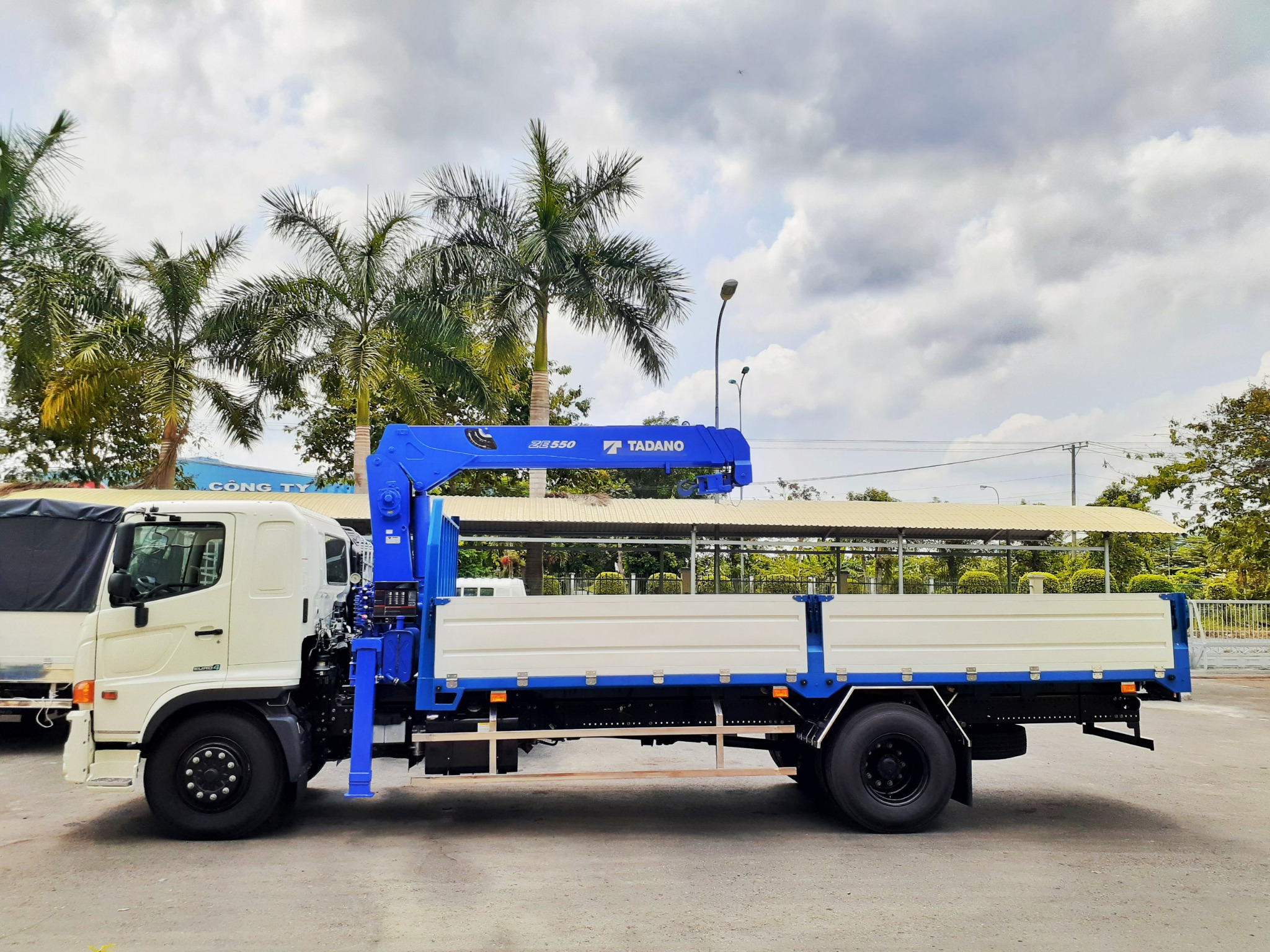 Xe tải cẩu Hino 8 tấn - Cần cẩu Tadano ZE553MH