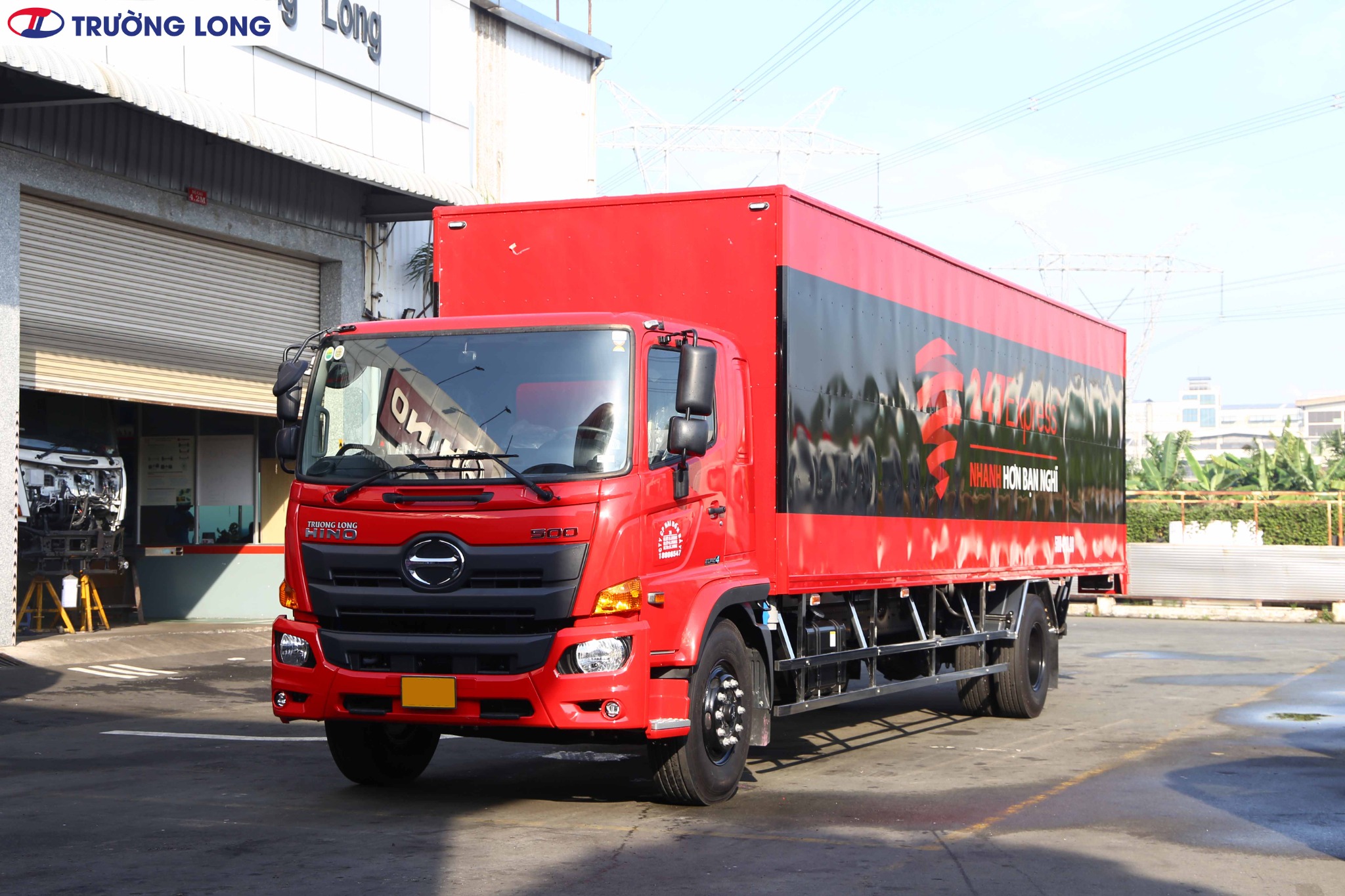 Xe Tải Hino 8 Tấn Thùng Kín 10M Lắp Bàn Nâng